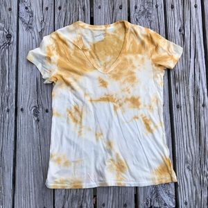 2/$10 Ladies S UNIVERSAL THREAD Mustard Dyed V Neck Fitted Knit Tee Top Shirt